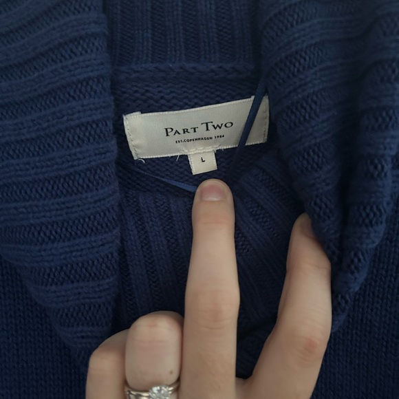 Knit sweater - Picture 2 of 2